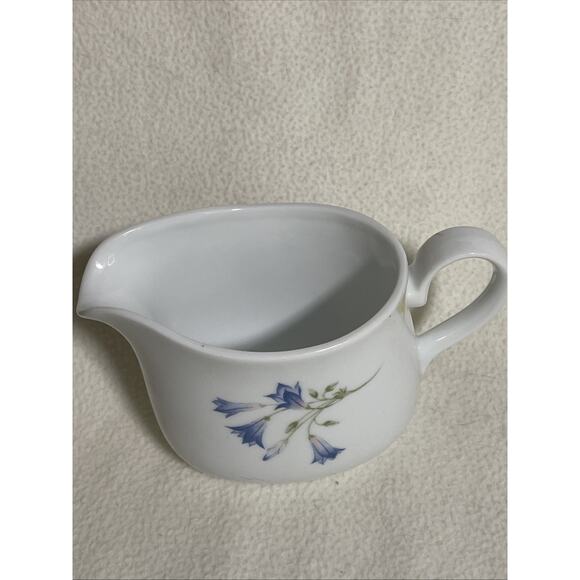 Beautiful Corning Blue Dusk Flower Designed Handled Gravy Boat - Picture 3 of 7
